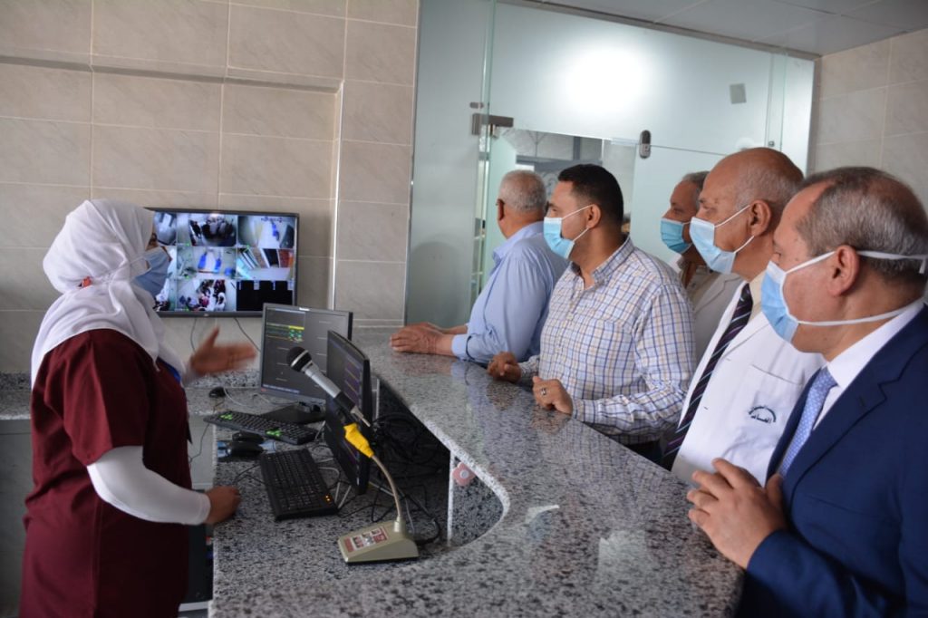 محافظ الدقهلية يفتتح قسم العناية المركزة بمستشفى ميت سلسيل ومدرسة الحرية الابتدائية بقرية برمبال 1 122356 محافظ الدقهلية1710100263