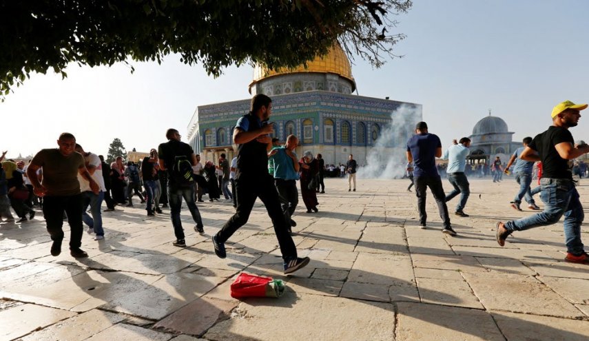 الاحتلال الإسرائيلي يعتدي على المُصلين بالقدس ويغلق الشوارع لتأمين ماراثون تهويدي سنوي 1 1584708154004669001709900463