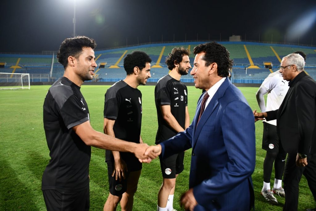 وزير الرياضة يشهد مران المنتخب استعداداً لبطولة كأس عاصمة مصر الودية 1 165411971821710888363