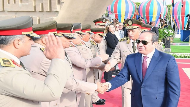 الرئيس السيسي: نقدر جهود القوات المسلحة في تحقيق "التنمية الشاملة" ودعم ركائز الأمن القومي "في ظل التحديات 1 167231710876311