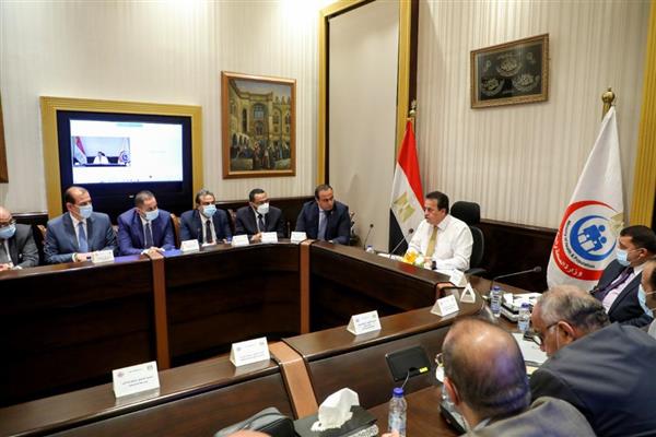 وزير الصحة يناقش آليات العمل الخاصة بإنشاء المدينة الطبية للمستشفيات والمعاهد التعليمية للبحوث والتدريب 1 19 2022 637962523285867305 5861711108806