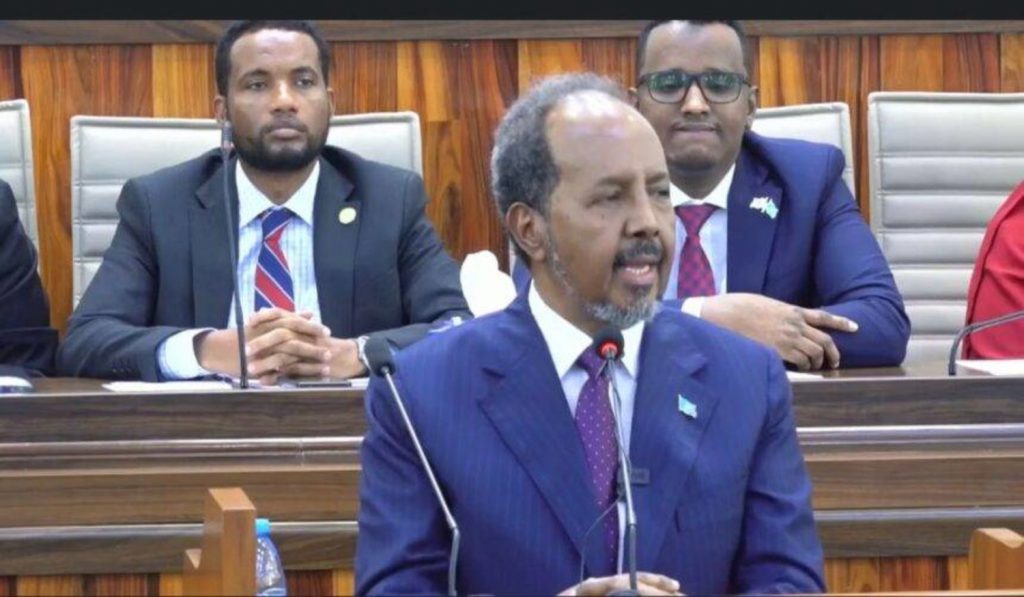 رئيس الصومال: ملتزمون بالقضاء على الإرهاب في ربوع البلاد 1 1909221710442084