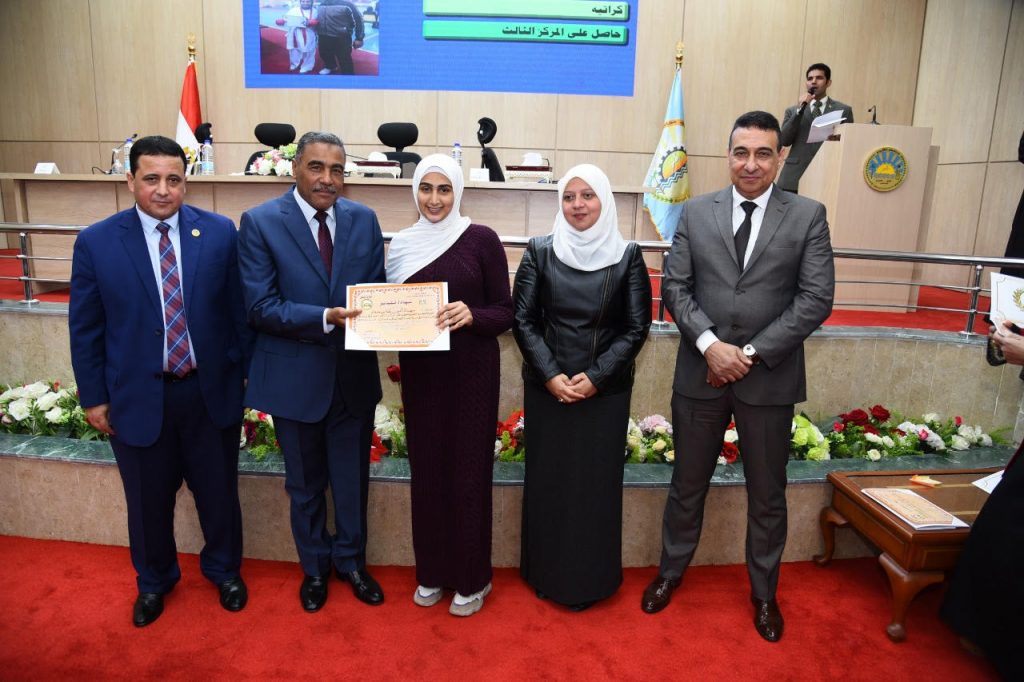 محافظ كفرالشيخ يكرم 93 متميزًا من جميع القطاعات بالمجلس التنفيذي للمحافظة 1 19 2020 637185866958264732 8261711566424
