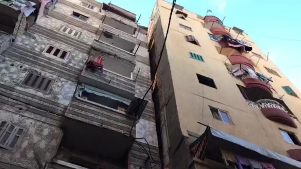 حي غرب الإسكندرية: العقار المنهار صادر له قرار بهدم طابقين وترميم باقي الأدوار 1 19 2021 637482315151488327 1481709904125