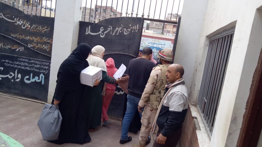 توزيع 9 آلاف و600 كرتونة من تحيا مصر على الأسر الأولى بالرعاية ببني سويف 1 19 2022 637835607258141657 8141711799166