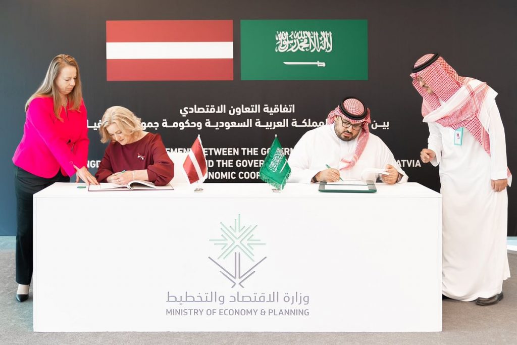 أمريكا ولاتفيا توقعان مذكرة تفاهم لتعزيز التعاون في مجال مكافحة التلاعب الأجنبي بالمعلومات 1 19 2023 638217627485153447 5151710528723
