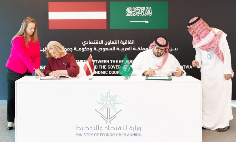 أمريكا ولاتفيا توقعان مذكرة تفاهم لتعزيز التعاون في مجال مكافحة التلاعب الأجنبي بالمعلومات 1 19 2023 638217627485153447 5151710528723