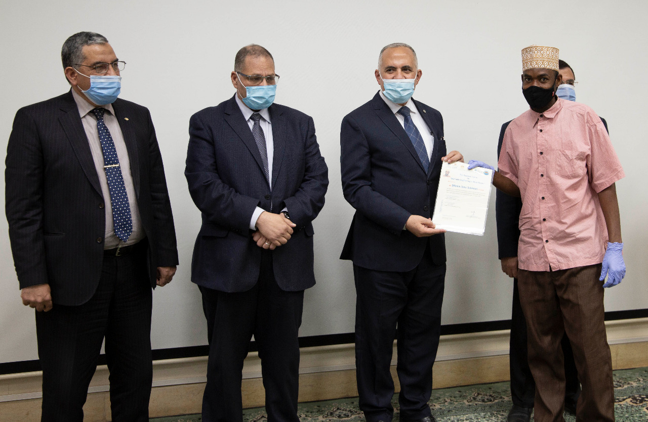 وزير الري يسلم 24 متدربا أفريقيا شهادات إتمام دورة تدريبية في "هندسة هيدروليكا أحواض الأنهار" 1 2021 637511382112387182 2381709976604