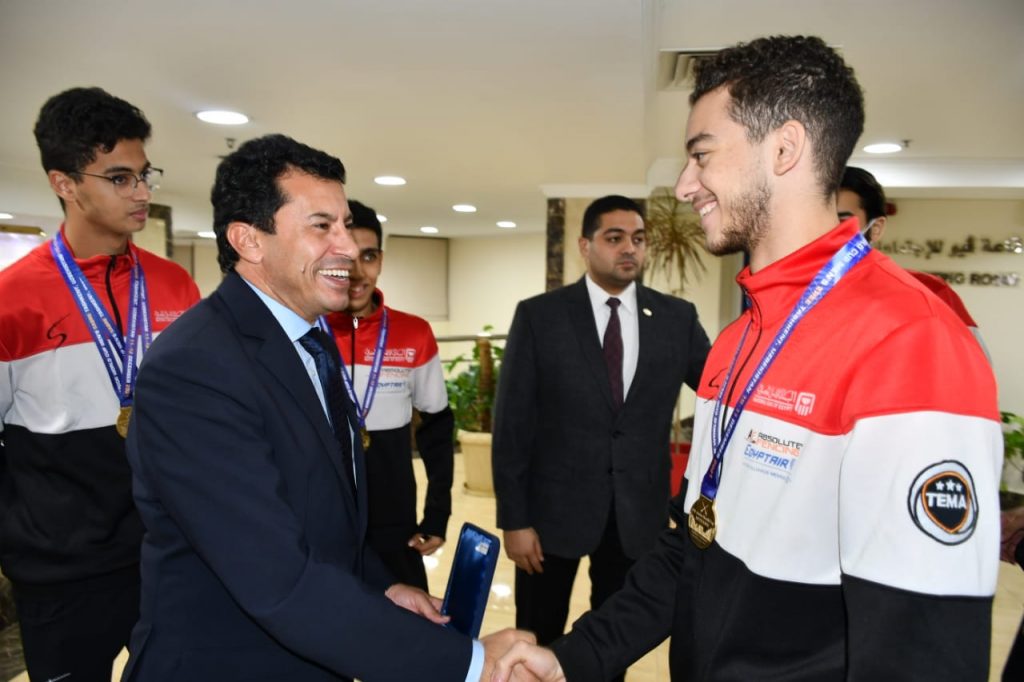 وزير الرياضة يهنئ اتحاد السلاح بعد تأهل 21 لاعبًا ولاعبة لأولمبياد باريس 1 2021 637751146670436526 431711403283