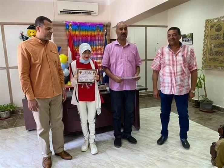 مديرية التربية والتعليم بالسويس تكرم "حارسا ليليا" بمدرسة أحبط محاولة سرقة 1 2021 8 25 17 51 55 981710344165