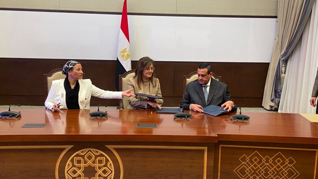 وزراء التخطيط والبيئة والتنمية المحلية يوقعون عقود تنفيذ مشروعات بتكلفة 565 مليون جنيه 1 2022 638060317838922134 8921711276204