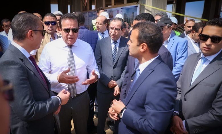 وزير الصحة يشدد على سرعة الانتهاء من الأعمال الإنشائية لمستشفى العبور 1 2351710585423