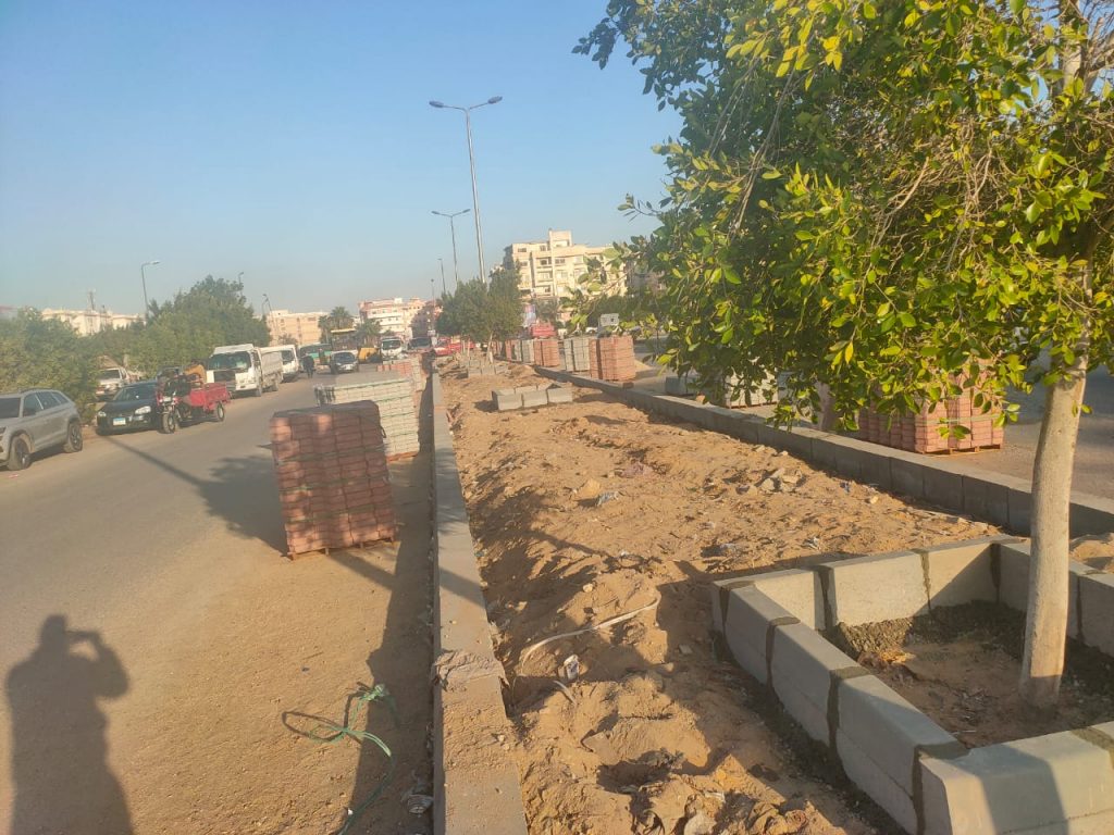 رئيس جهاز العاشر من رمضان يتابع أعمال تطوير الطرق والبنية الأساسية بالمدينة 1 2471710412504