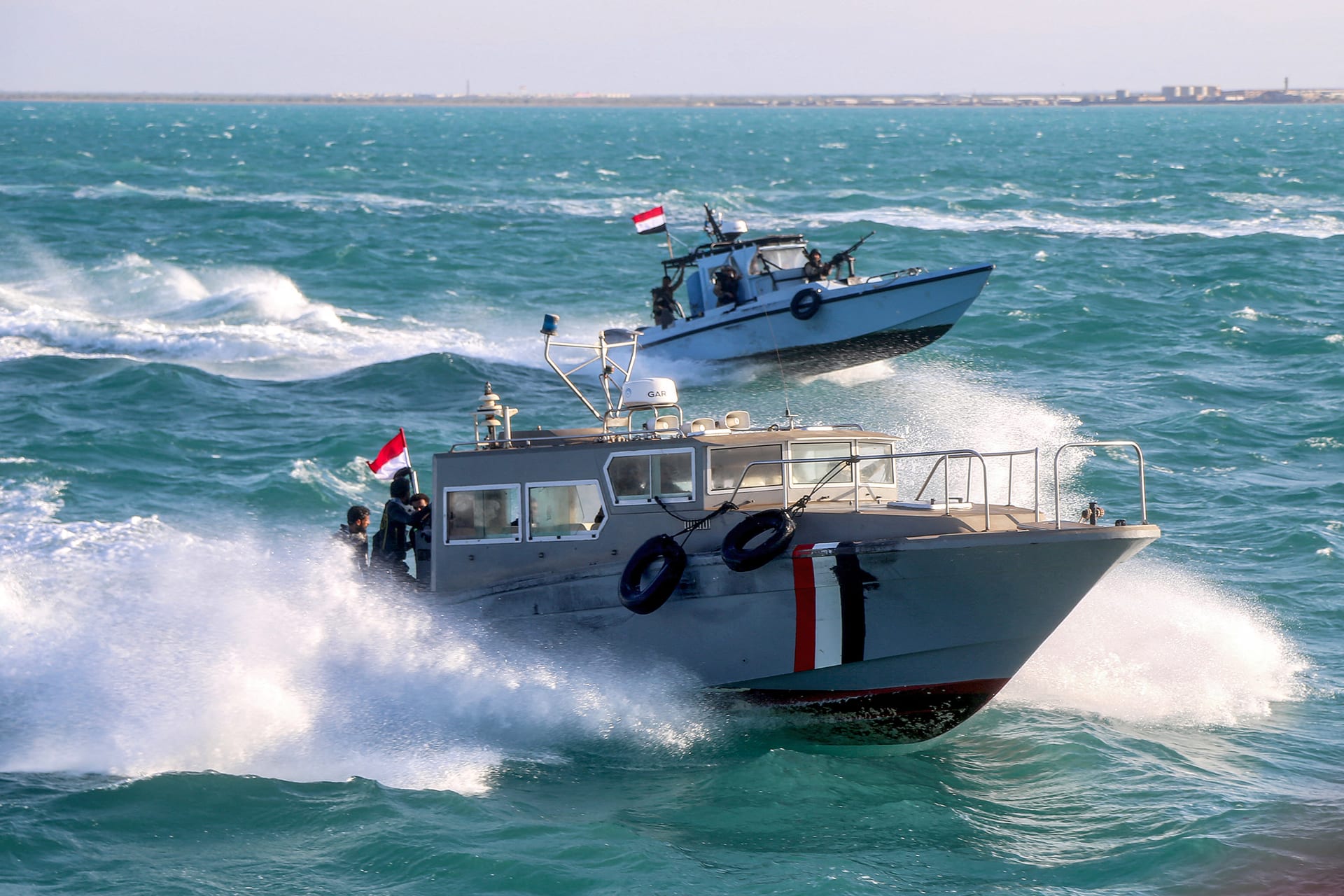 شركة "امبري" للأمن البحري تعلن تعرض سفينة لهجوم شمال غربي الحديدة باليمن 1 2570501710541383