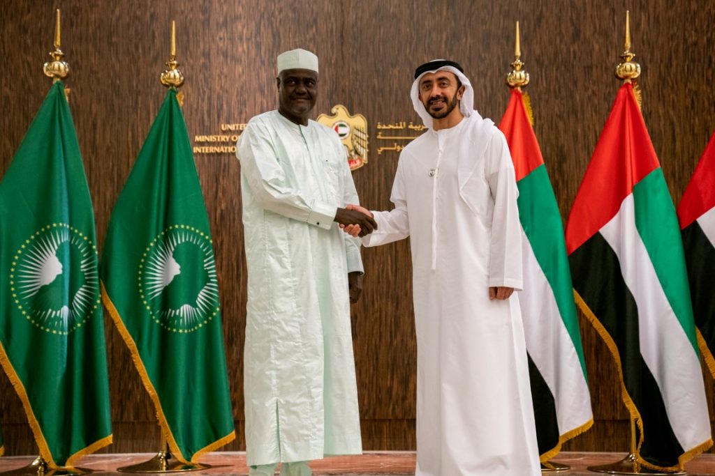 وزير الخارجية الإماراتي ونظيره السنغافوري يبحثان التطورات بالمنطقة والأوضاع الإنسانية في غزة 1 258979 180426020935201711019884