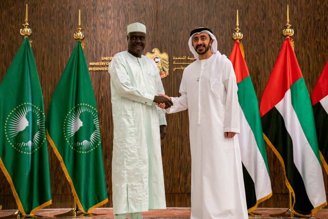 وزير الخارجية الإماراتي ونظيره السنغافوري يبحثان التطورات بالمنطقة والأوضاع الإنسانية في غزة 1 258979 180426020935201711019884