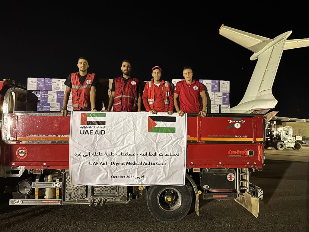 مطار العريش الدولي يستقبل طائرتي مساعدات إماراتيتين لصالح قطاع غزة 1 2861710586203
