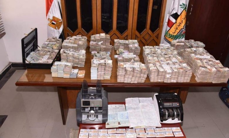 الداخلية تضبط قضايا اتجار غير مشروع بالنقد الأجنبي خلال 24 ساعة قيمتها 17 مليون جنيه 1 2gcVc1711377724