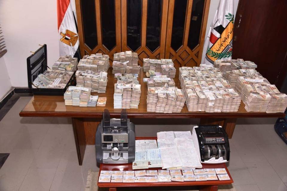الداخلية تضبط قضايا اتجار غير مشروع بالنقد الأجنبي خلال 24 ساعة قيمتها 17 مليون جنيه 1 2gcVc1711377724
