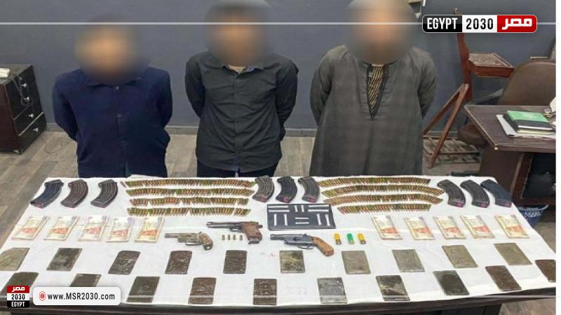 ضبط 3 عناصر إجرامية بثلاث محافظات بحوزتهم 11 قطعة سلاح ناري بقصد الإتجار 1 37554 W1709719446