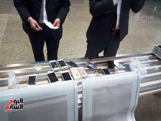 جمارك مطار القاهرة تضبط 12 راكبا حاولوا تهريب هواتف وساعات ومستحضرات تجميل ومخدرات 1 60786 220191318417842 received 12262787541915641710068044
