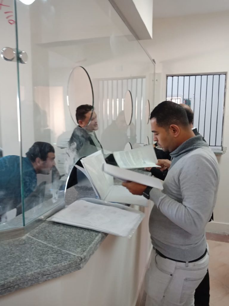74112 رئيس جهاز مدينة سفنكس وسط المواطنين للرد على استفساراتهم حول كيفية تقنين الاراضى (3)1711712523