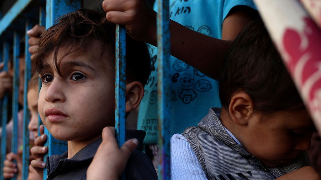 متحدث الصحة العالمية: الأطفال في قطاع غزة يعانون ظروفا بالغة الصعوبة 1 7 91711633864