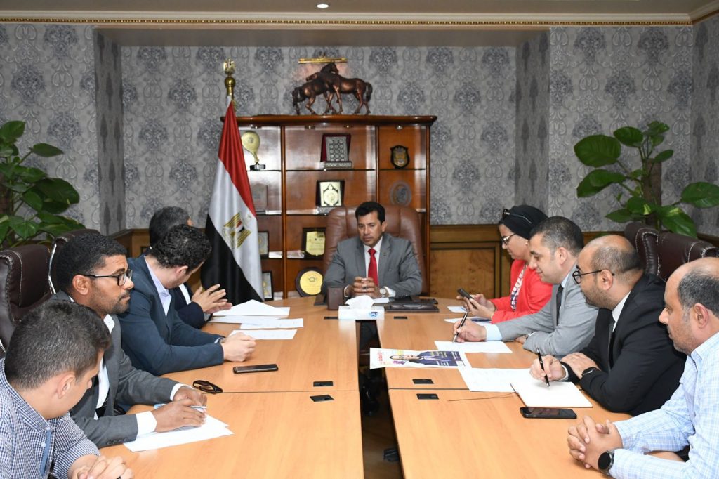 وزير الرياضة يناقش آليات الحد من أمراض القلب والموت المفاجئ بالملاعب المصرية 1 8b9e6a70 6632 4f9f 94fb b157832b1d771711626963