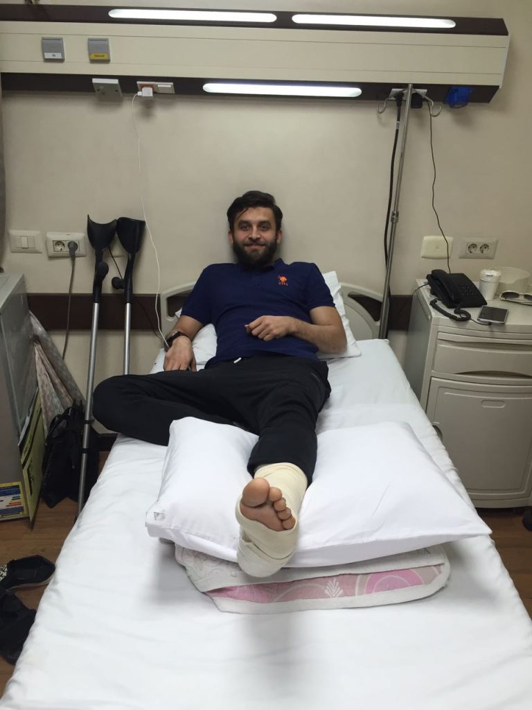 أحمد أيمن منصور يجري جراحة الرباط الصليبي بالنمسا 1 96010 ابراهيم يحيى1711481703