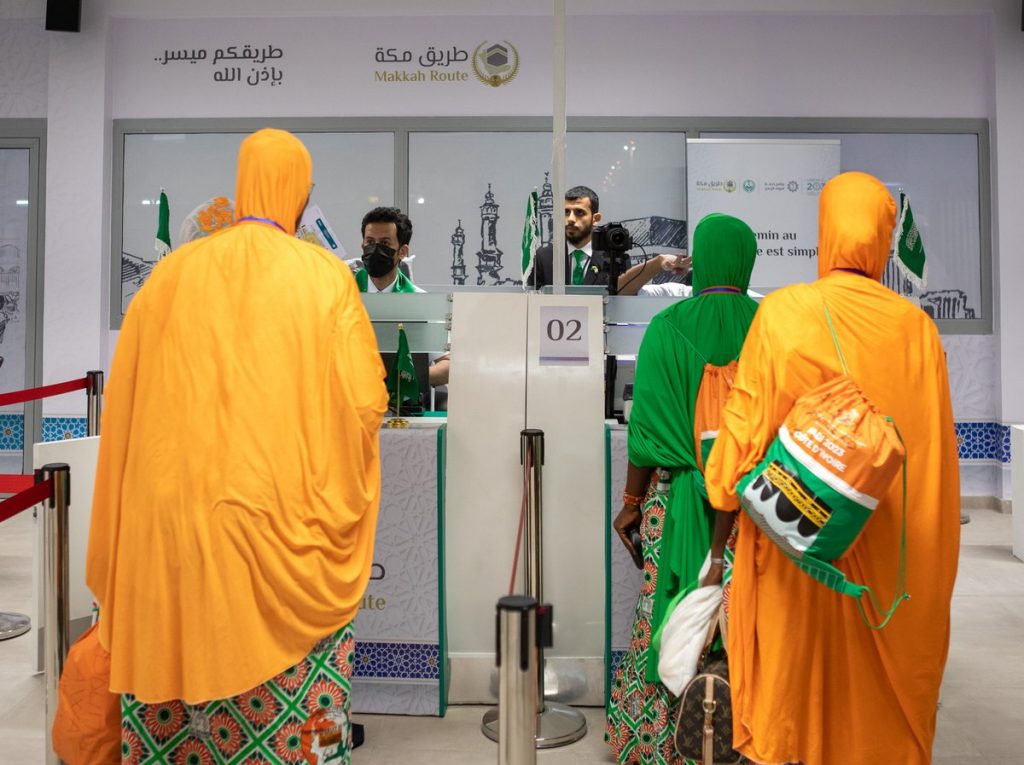 "الجوازات السعودية" تنهي إجراءات ضيوف الرحمن القادمين للعمرة خلال شهر رمضان 1 FySFN xXgAIOUN51710527464