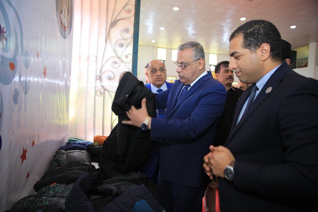 جامعة سوهاج: افتتاح معرض "دكان الفرحة" لتوفير 20 ألف قطعة ملابس للطلاب الأولى بالرعاية 1 elaosboa132841711387745