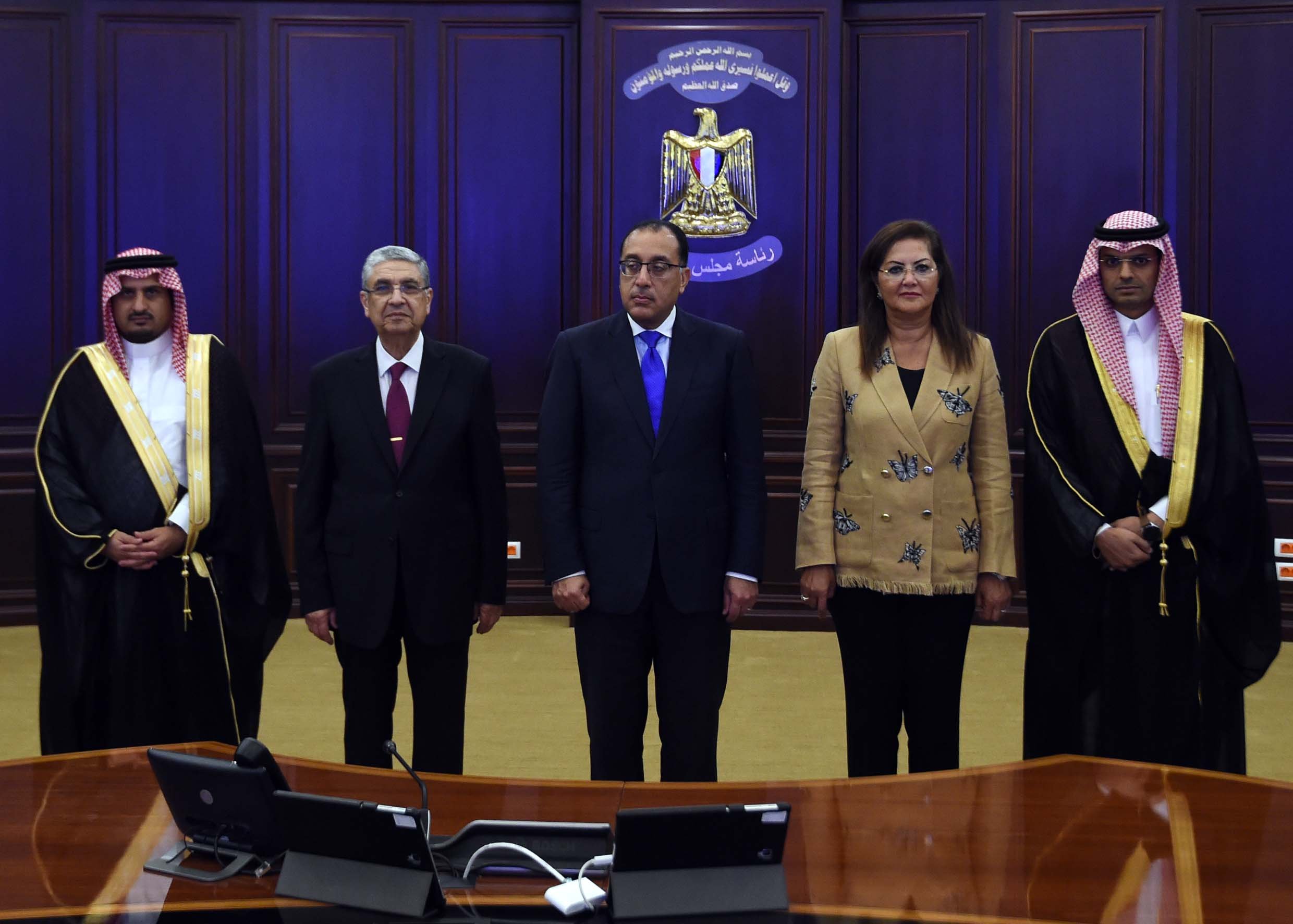 مدبولي: توجيهات رئاسية بالإفراج الفوري عن البضائع من الموانئ..وأولويات للسلع الغذائية والأدوية 1 elaosboa527931709547725