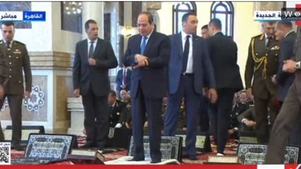 الرئيس السيسي يصل إلى مسجد المشير طنطاوي لأداء صلاة الجمعة في ذكرى يوم الشهيد 1 elaosboa539171709892429