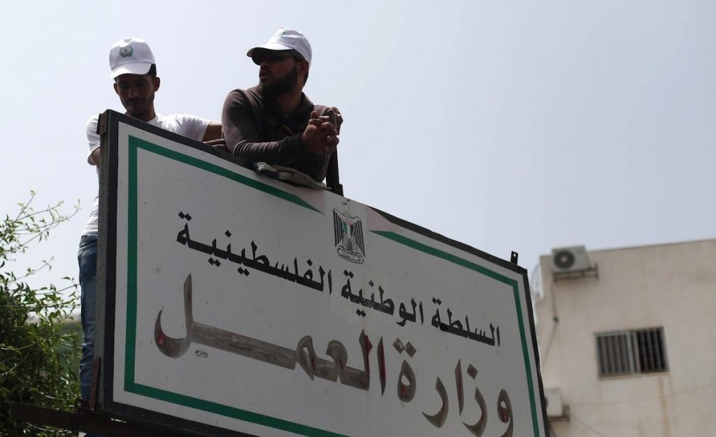 وزارة العمل تعلن فتح باب التسجيل على فرص عمل للشباب بالخارج 1 guDmG1709283903