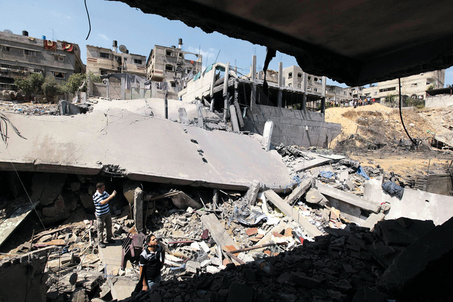 استشهاد عشرات الفلسطينيين وإصابة آخرين في غارات للاحتلال الإسرائيلي على عدة مناطق بغزة 1 image1709845984