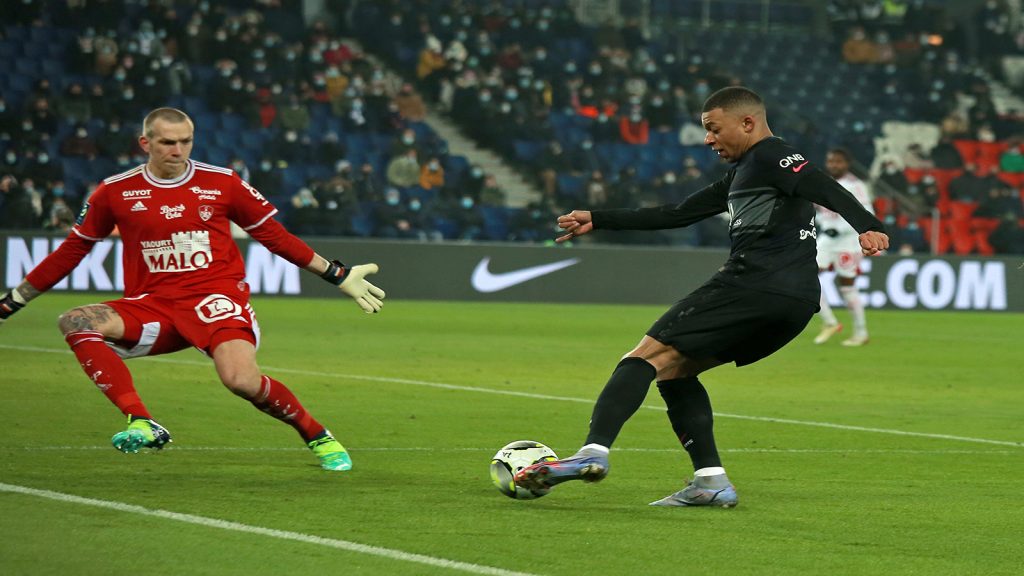 بريست يخسر أمام لانس ويمنح سان جيرمان فرصة تعزيز صدارته للدوري الفرنسي 1 image1710028623