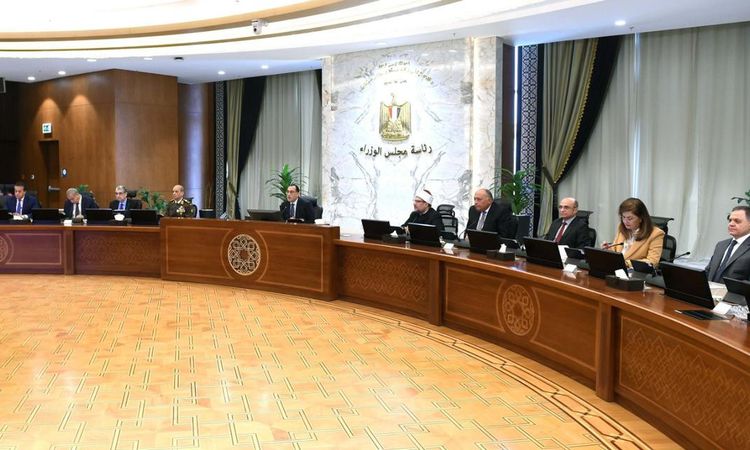 مجلس الوزراء يوافق على 5 مشروعات قوانين للترخيص لوزير البترول بشأن اتفاقيات التزام بترولية، لعدد من الشركات الوطنية والعالمية 1 اجتماع مجلس الوزراء 1681298940 01709730907