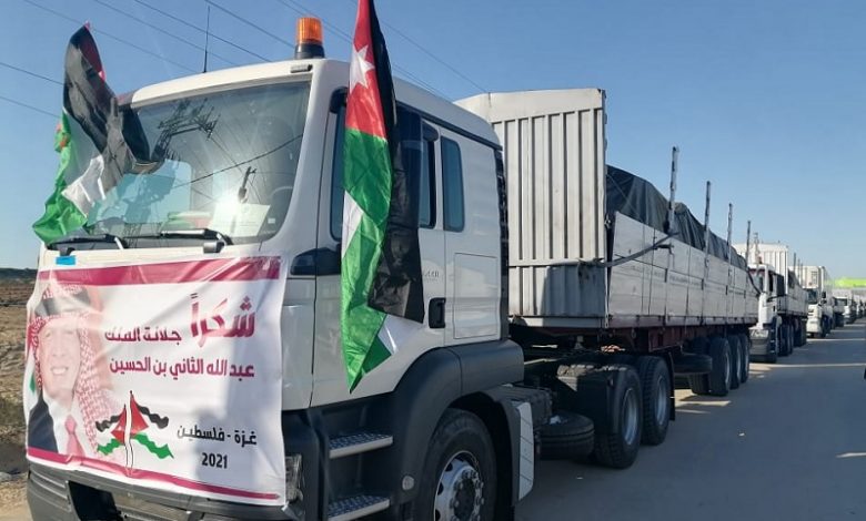 الاردن فلسطين غزة قافلة مساعدات اردنية تحمل اغذية وادوية ولقاحات كورونا1711399323