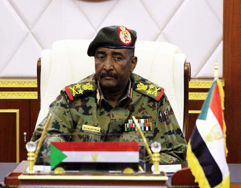 البرهان يلتقي وفد نظارة قبائل "دار حمر".. ويثمن دور المقاومة الشعبية في دحر التمرد والحفاظ على السودان 1 البرهان 11