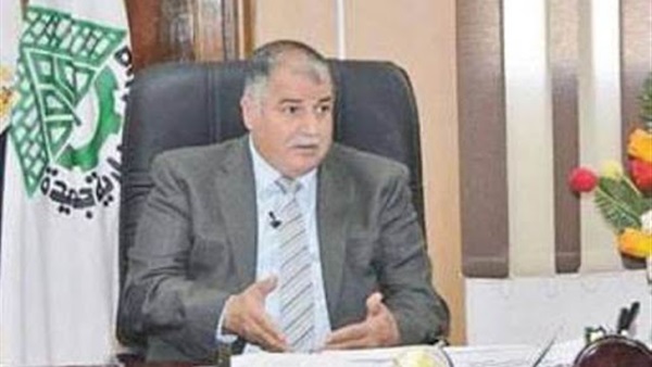 رئيس جهاز السادات يوجه برفع الكفاءة لمشروعات الطرق، والمرافق ومحطات المياه الجاري تنفيذها بالمدينة 1 المهندس ربيع1709722623