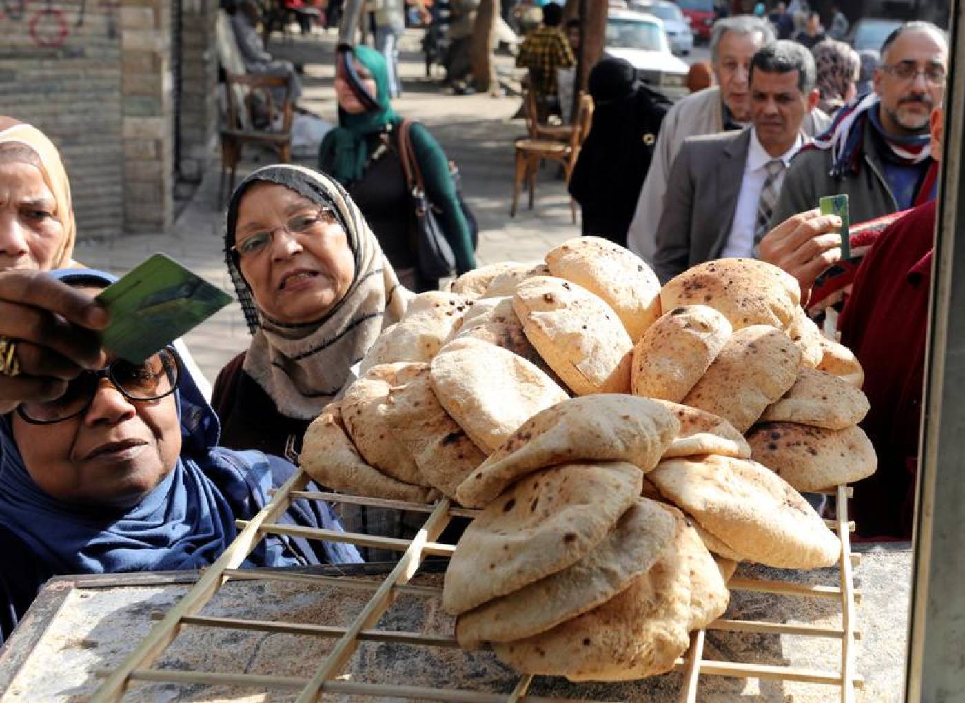 وزير التموين : سنتحمل زيادة التكلفة في إنتاج رغيف الخبز البلدي بعد زيادة سعر السولار أو الغاز 1 رغيف الخبز المدعم1711123023