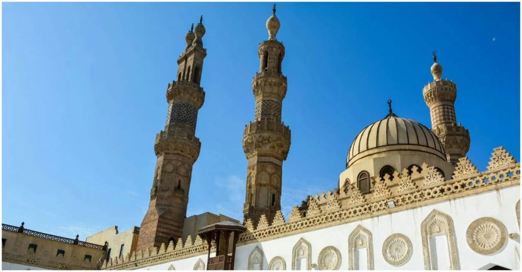 "الأهرام": الدولة تدعم الأزهر الشريف باعتباره أحد أذرع قوتها الناعمة على مر السنين 1 الأزهر الشريف1712986146