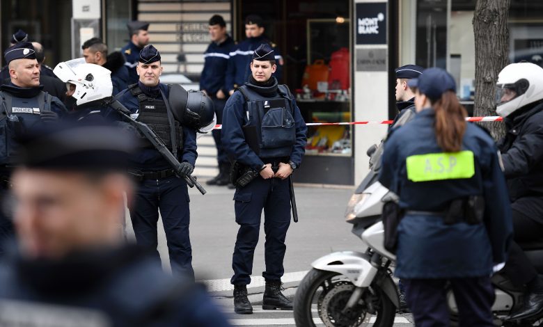 1176787 الشرطة الفرنسية تمنع المواطنين من التواجد فى محيط المحكمة1713532087