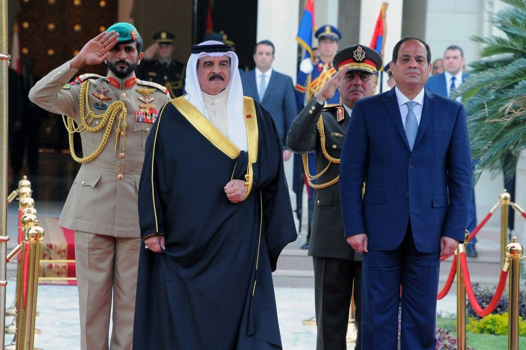 الرئيس السيسي: اتفقت مع ملك البحرين على تكثيف جهود وقف التصعيد بالأراضي الفلسطينية والمنطقة 1 1599877413blobid01713371887