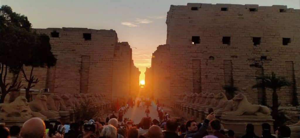 وزارة السياحة والآثار تنظم زيارة لمعبد الكرنك بالأقصر للمشاركين بالمسابقة الدولية للبرمجة 1 1729961713192193