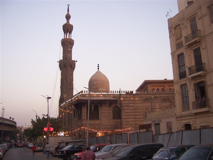الأوقاف: الحريق الذي شب بالقرب من مسجد السلطان أبو العلا بالقاهرة لم يقترب من المسجد ولا أي من مرافقه 1 1761712483105