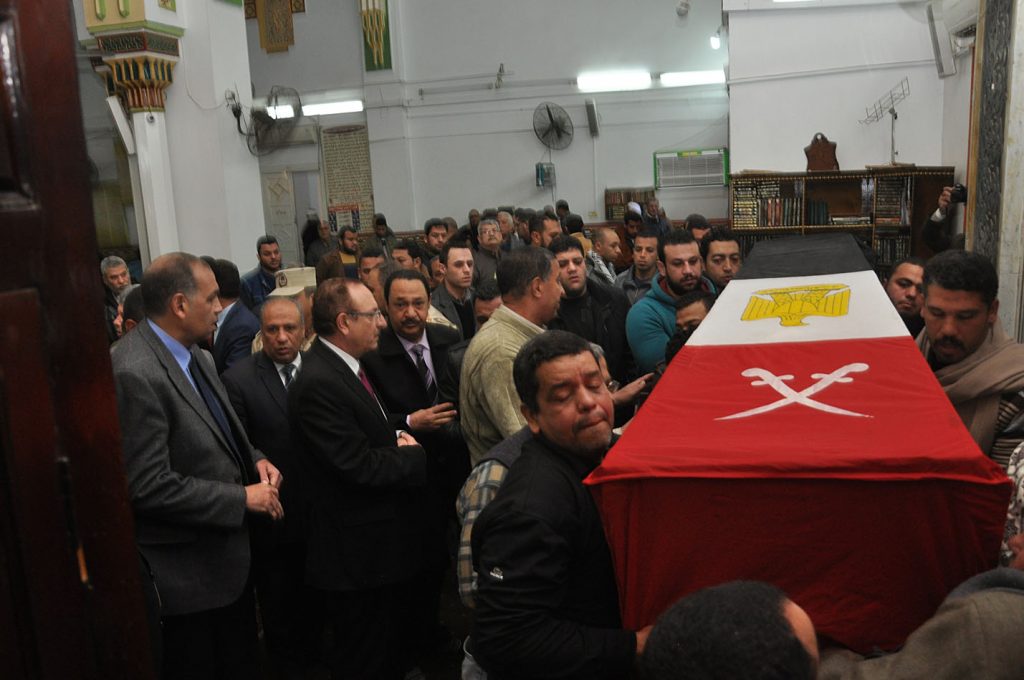 محافظ بني سويف يوجه بالتنسيق لانتشال جثمان الضحية الخامسة لحادث "معدية الفشن" 1 190089 جثمان شهيد بنى سويف1712759284