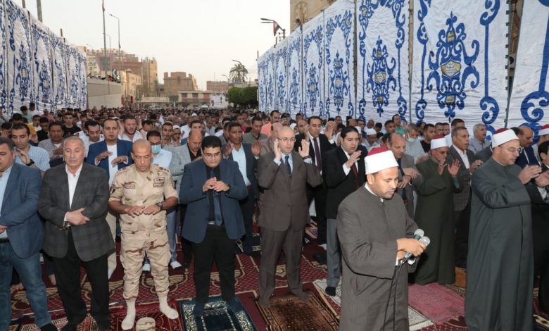 المحافظون والقيادات التنفيذية يؤدون صلاة عيد الفطر.. إضافة أولى 1 19 2022 637870813184806472 4801712735704