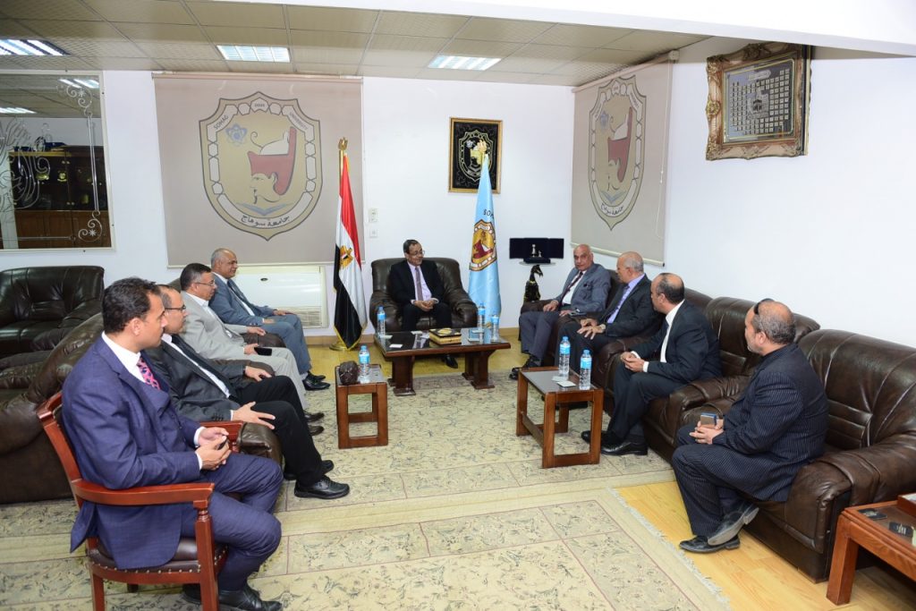 جامعة سوهاج تفعل منظومة الكروت الذكية لتداول الوقود 1 19 2022 638016016663710703 3711713445809