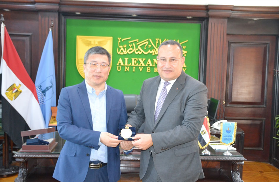 رئيس جامعة الإسكندرية: نحرص على توطيد التعاون مع الجامعة البريطانية في المجالات العلمية والأكاديمية 1 19 2023 638206107856894767 6891712434215